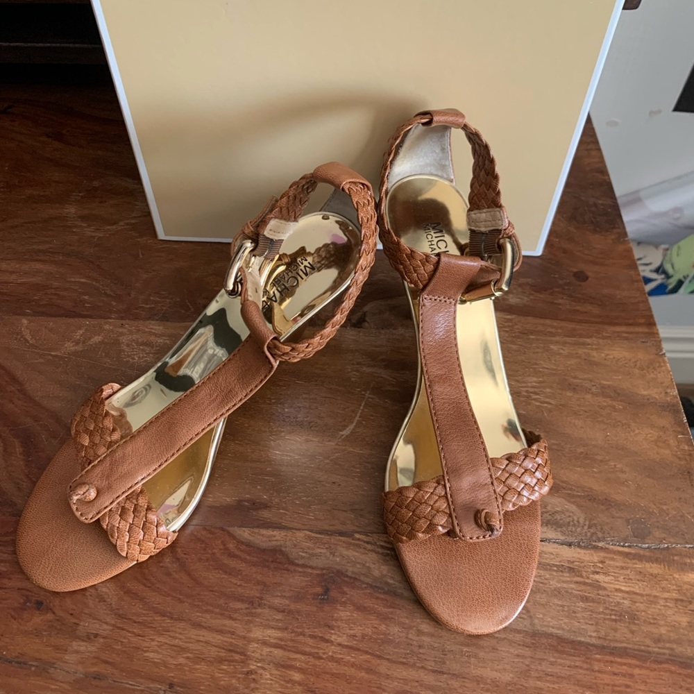 Micheal Kors size 8 sandal